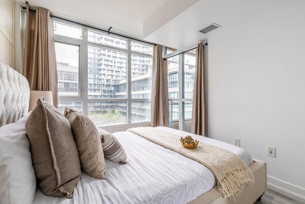 Luxury Suite Downtown Toronto Near Cn Tower Exterior photo