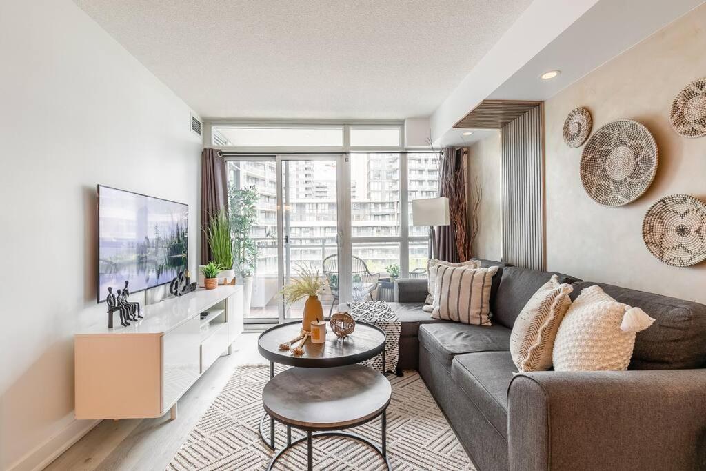 Luxury Suite Downtown Toronto Near Cn Tower Exterior photo