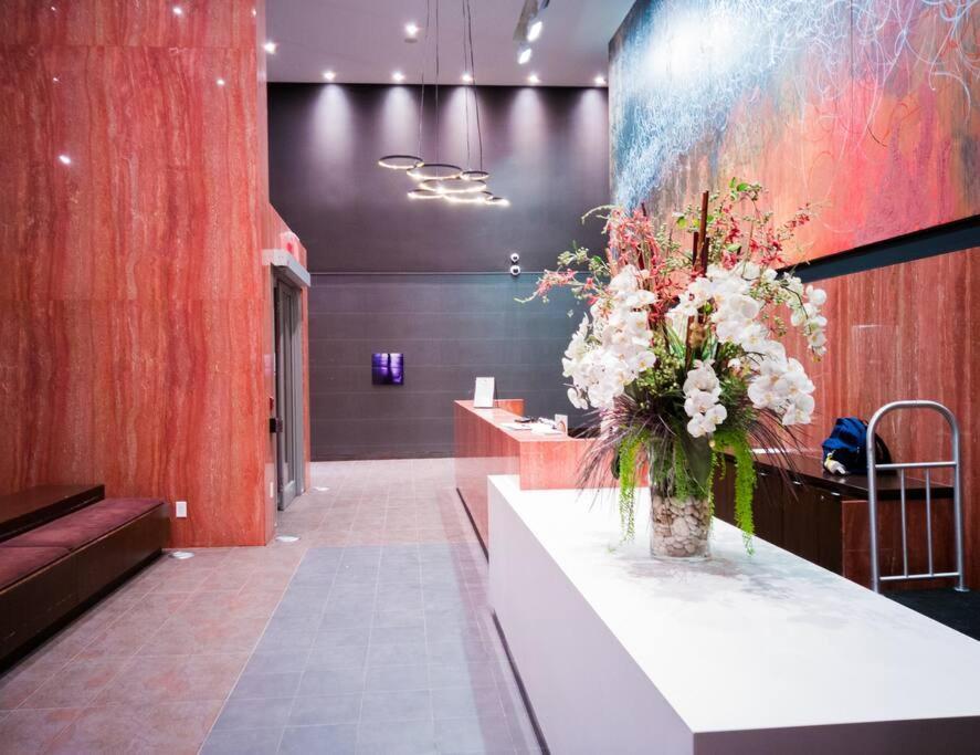 Luxury Suite Downtown Toronto Near Cn Tower Exterior photo