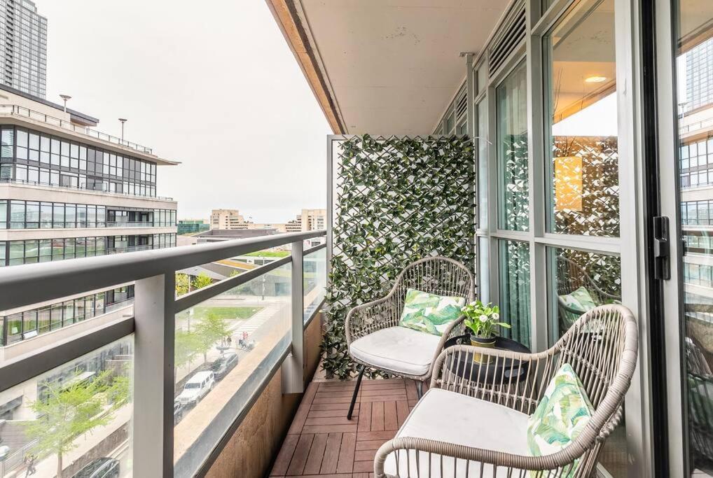 Luxury Suite Downtown Toronto Near Cn Tower Exterior photo